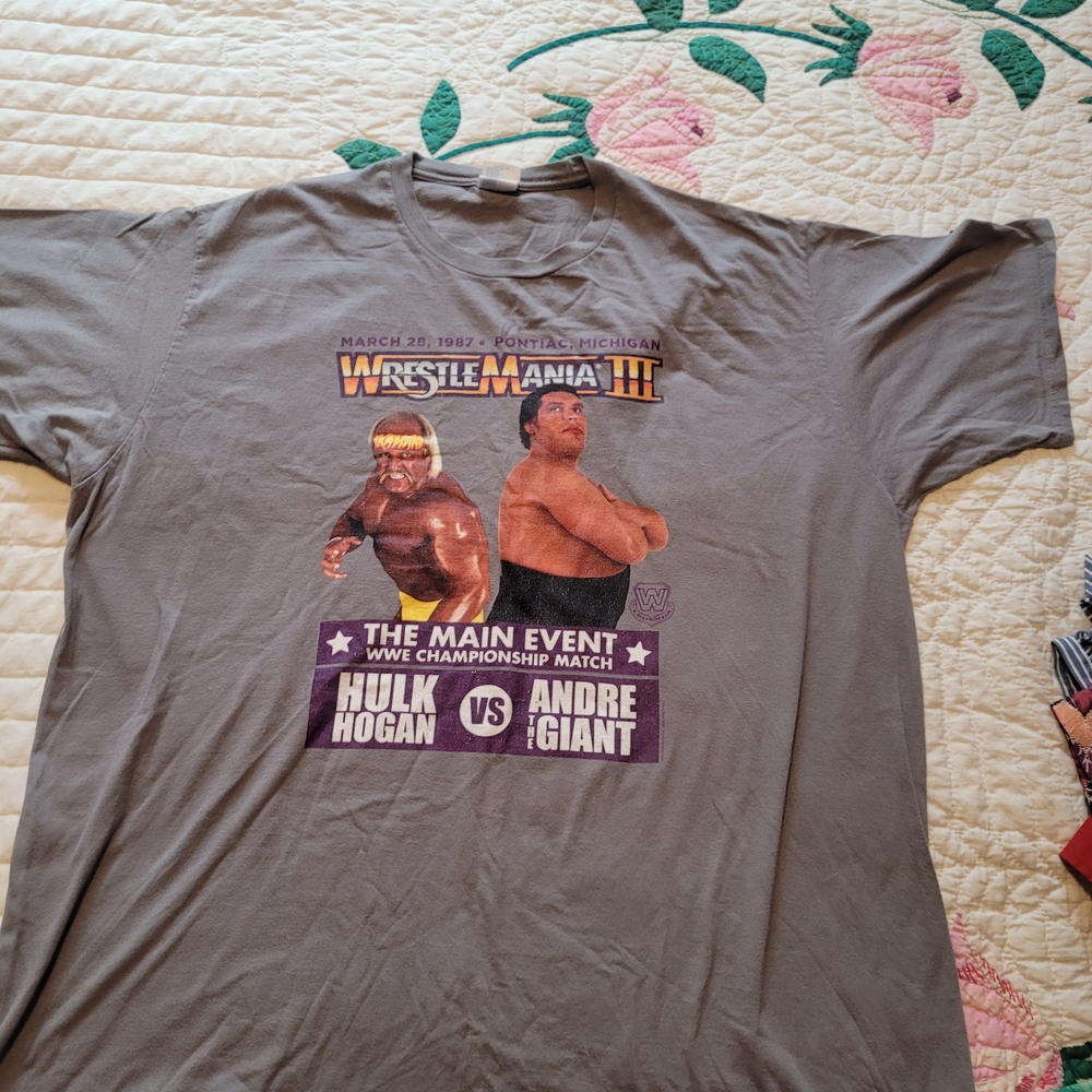 WrestleMania III Gray T-Shirt Featuring Hulk Hogan and Andre the Giant